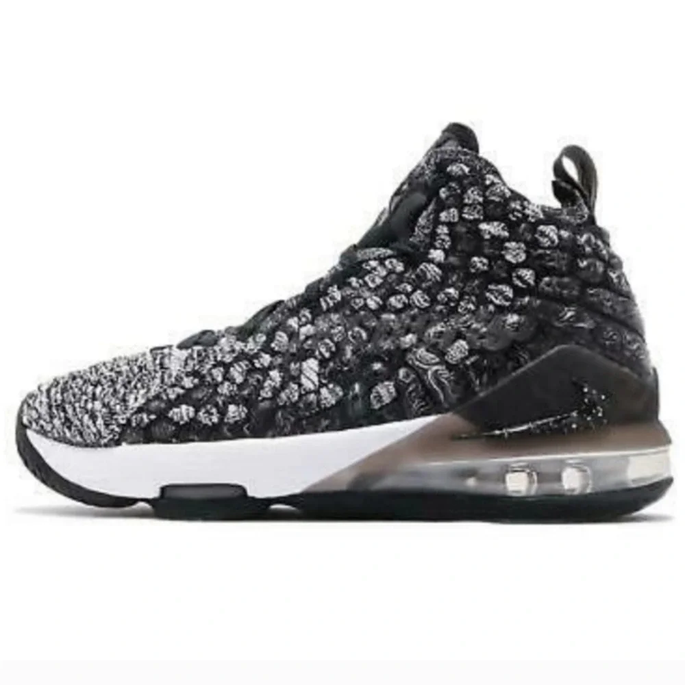 Nike LeBron 17 sz 5.5y black